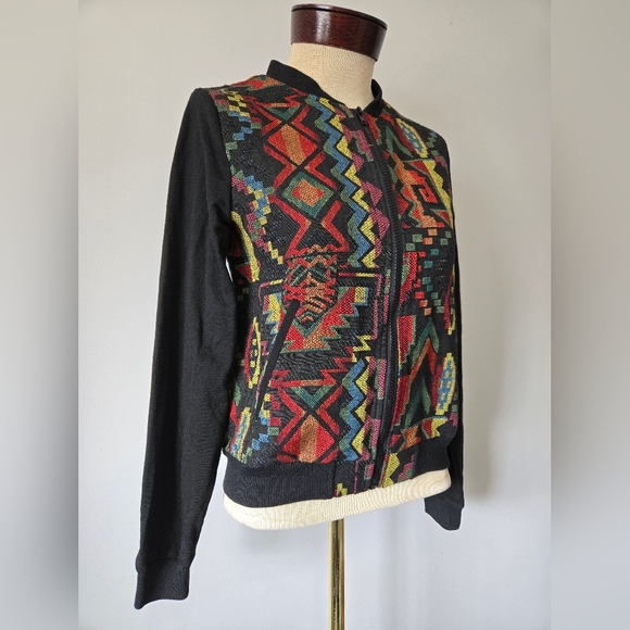 QED LONDON Lightweight Geometric Pattern Jacket. Size Medium - Picture 2 of 13
